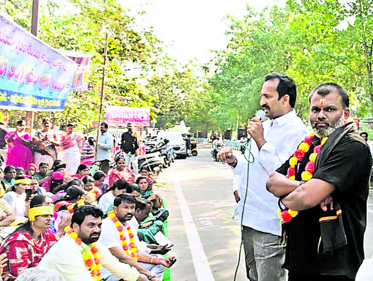 ప్రభుత్వం పట్టించుకోవడంలేదని పెన్షనర్ల ఆవేదన7