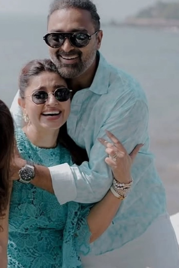 South Indian Best Couple Sneha And Prasanna Venkatesan Enjoying Vacation With Friends3