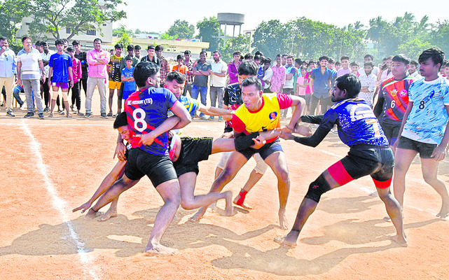 జాతీయ స్థాయి క్రీడల్లో రాణించాలి1