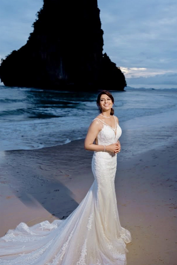 Actress Varalaxmi Sarathkumar Beach Wedding Photos Goes Viral7