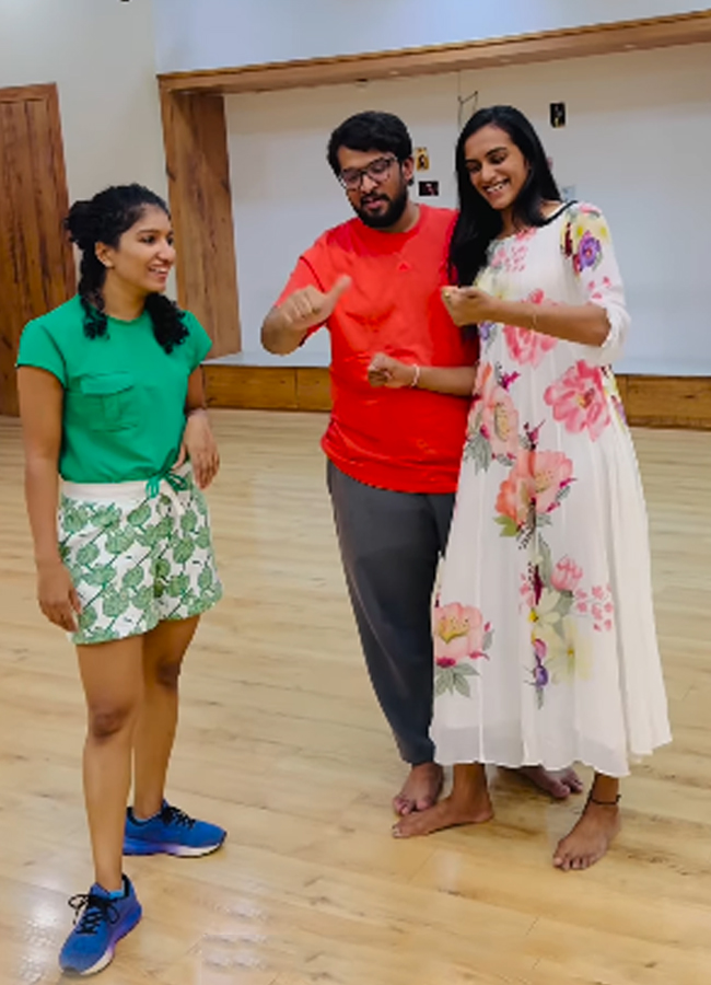 PV Sindhu dances with her fiance2