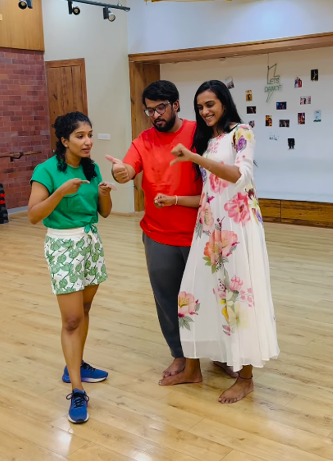 PV Sindhu dances with her fiance13