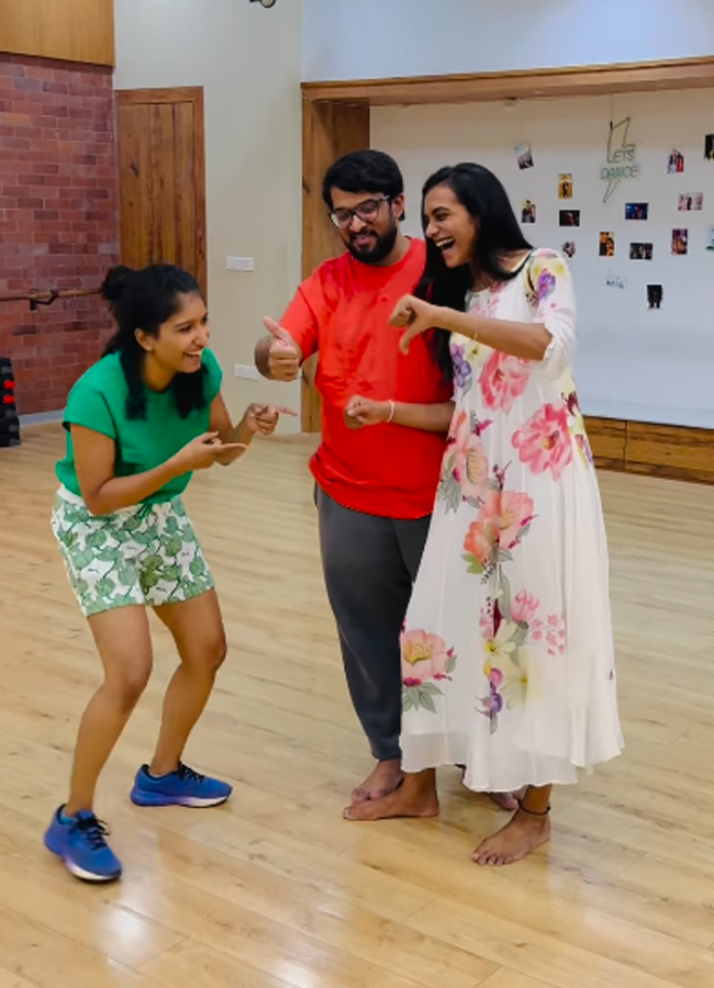 PV Sindhu dances with her fiance14