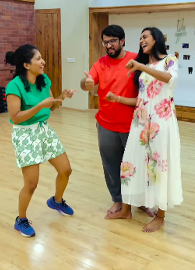 PV Sindhu dances with her fiance3