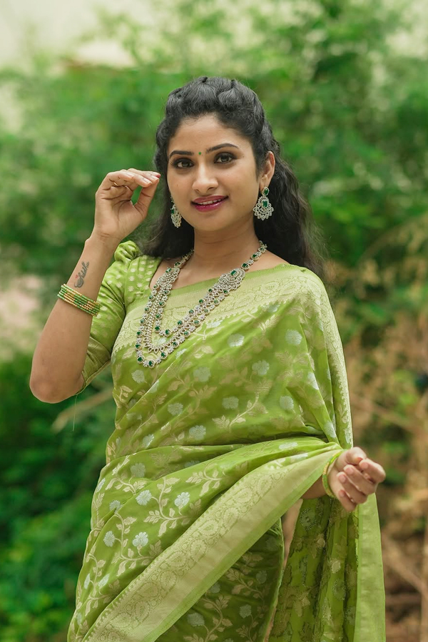 Serial Beauty Vishnu Priya Adorable Looks In Saree2