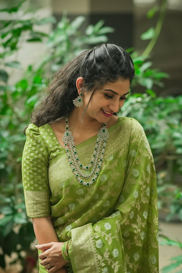 Serial Beauty Vishnu Priya Adorable Looks In Saree6