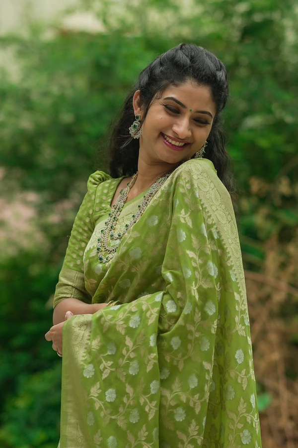 Serial Beauty Vishnu Priya Adorable Looks In Saree10