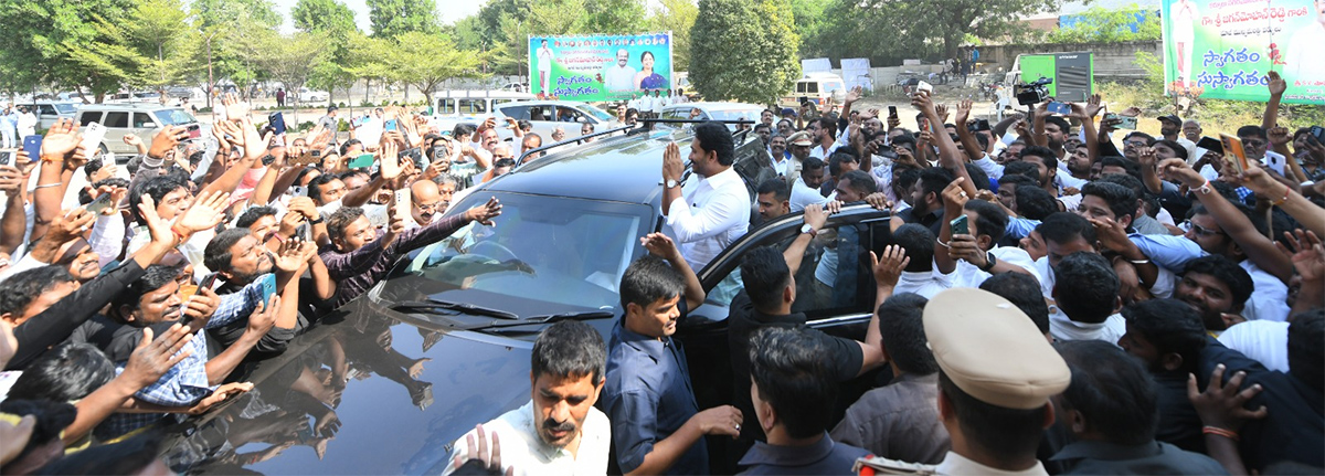 YS Jagan Attend Ysrcp Leader Daughter Wedding Reception Kurnool10