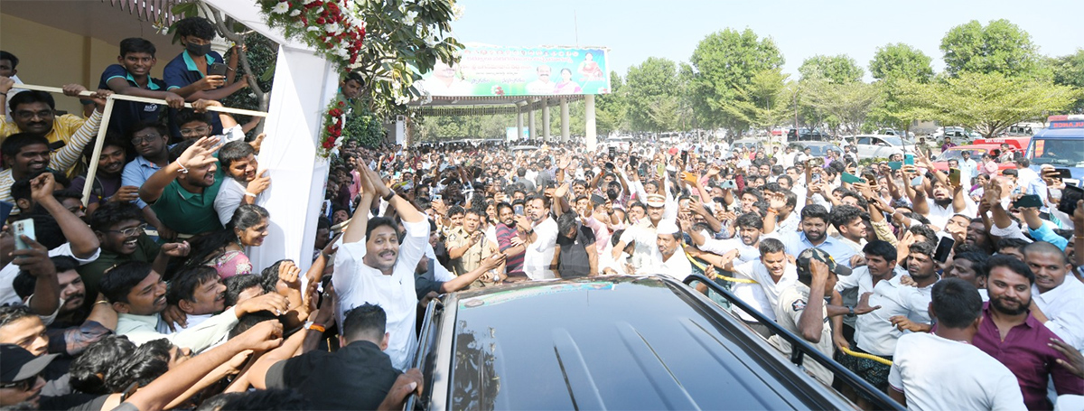 YS Jagan Attend Ysrcp Leader Daughter Wedding Reception Kurnool4