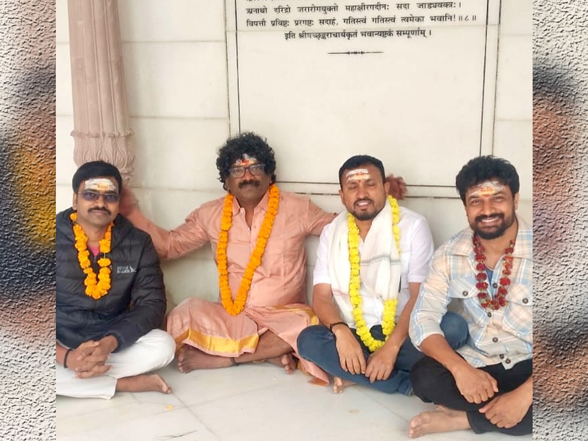 Singer Dhanunjay Seepana With Mentor Chandrabose Visited Devotional Places7