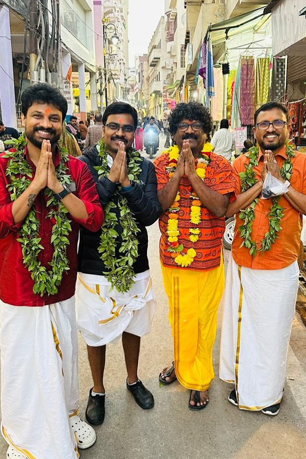 Singer Dhanunjay Seepana With Mentor Chandrabose Visited Devotional Places10