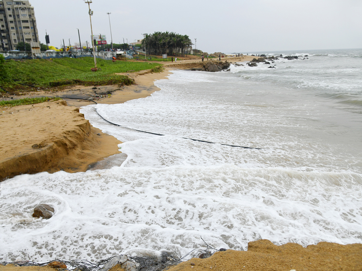 Weather report : Heavy rain in Visakhapatnam Photos10