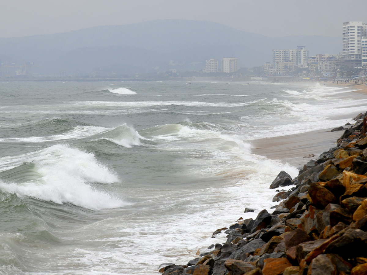 Weather report : Heavy rain in Visakhapatnam Photos11