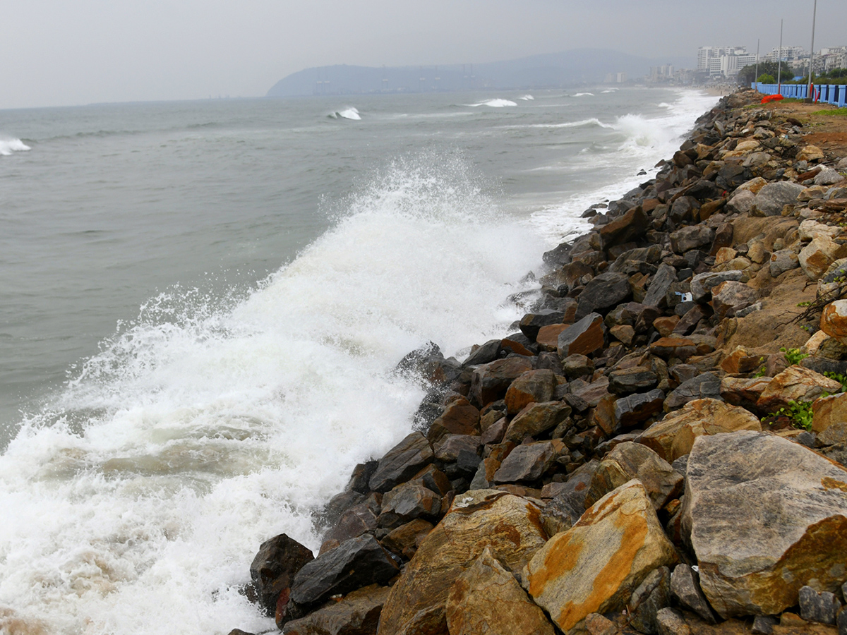 Weather report : Heavy rain in Visakhapatnam Photos12