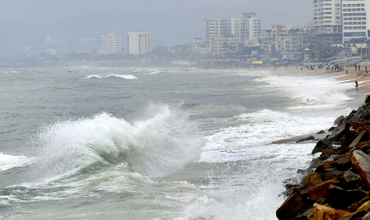 Weather report : Heavy rain in Visakhapatnam Photos9