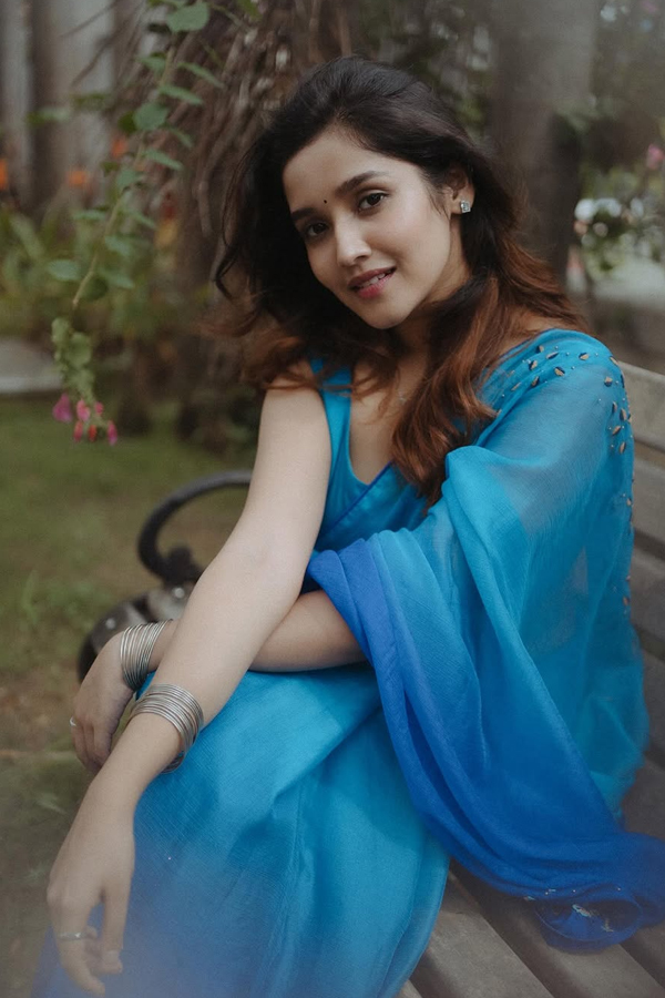 Actress Anikha Surendran Turns 20 Photos Goes Viral4