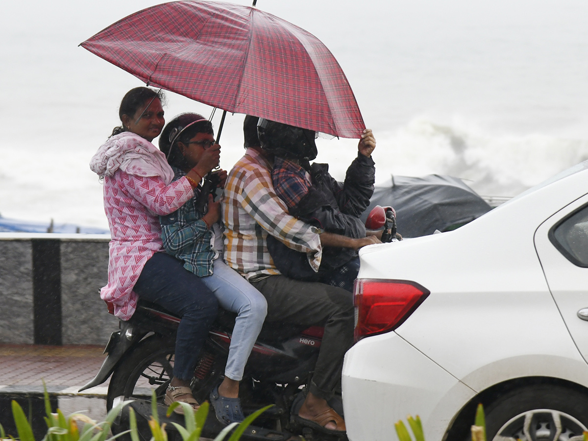 Heavy Rains in Cyclone Fengal Photos4