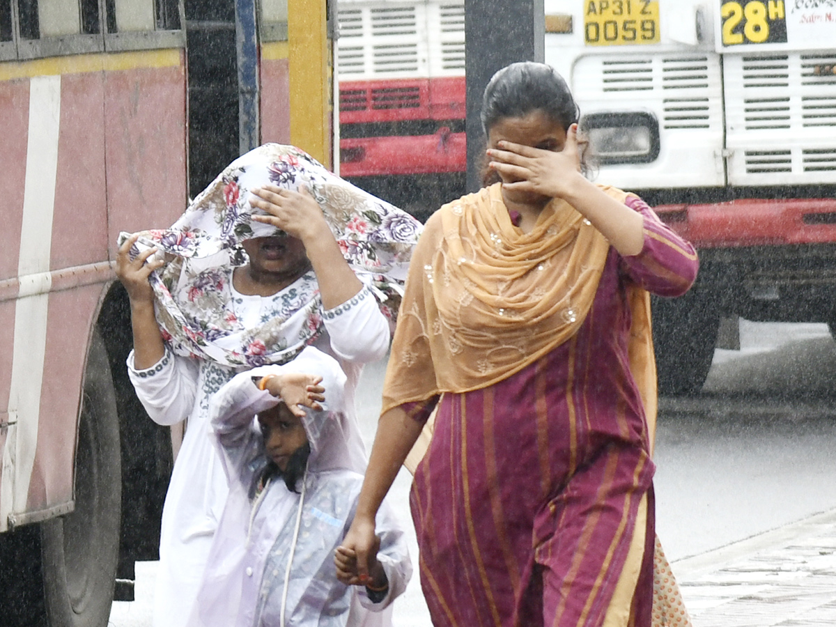 Heavy Rains in Cyclone Fengal Photos6