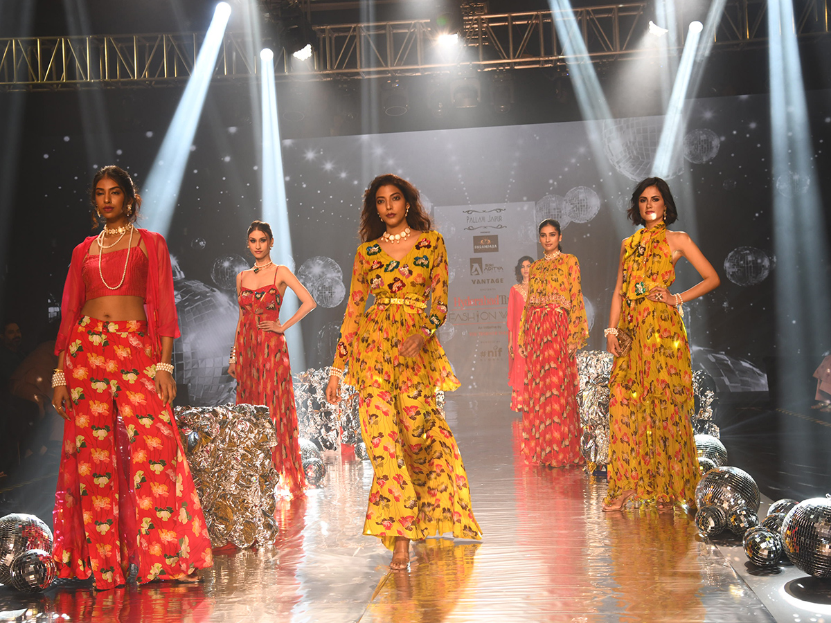 Hyderabad: Regina Cassandra, Eesha Rebba shine at Fashion Week Photos14