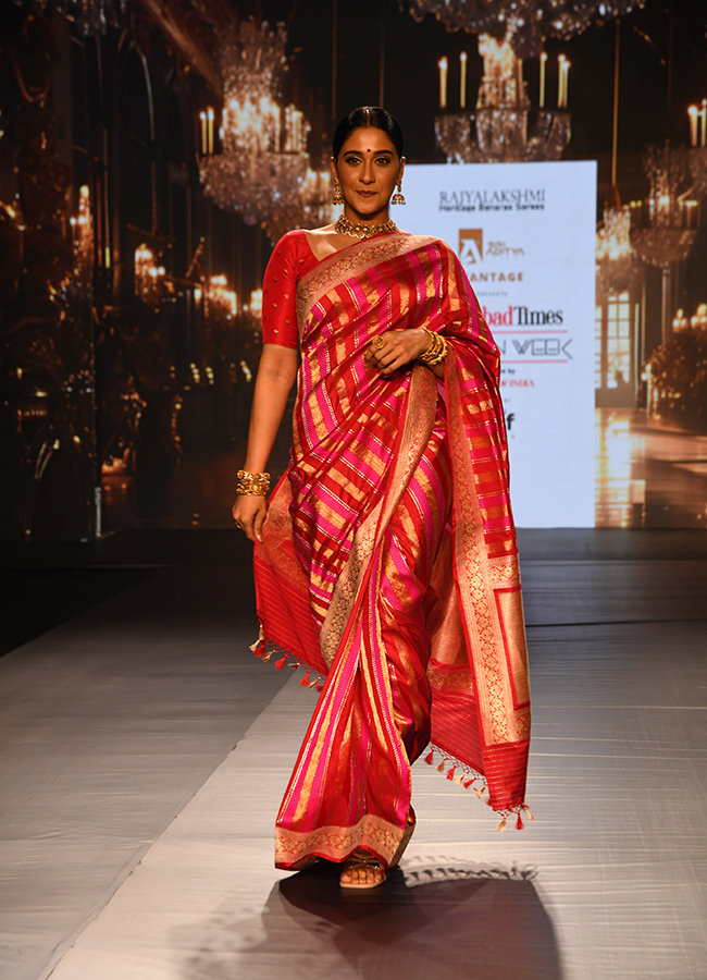 Hyderabad: Regina Cassandra, Eesha Rebba shine at Fashion Week Photos31