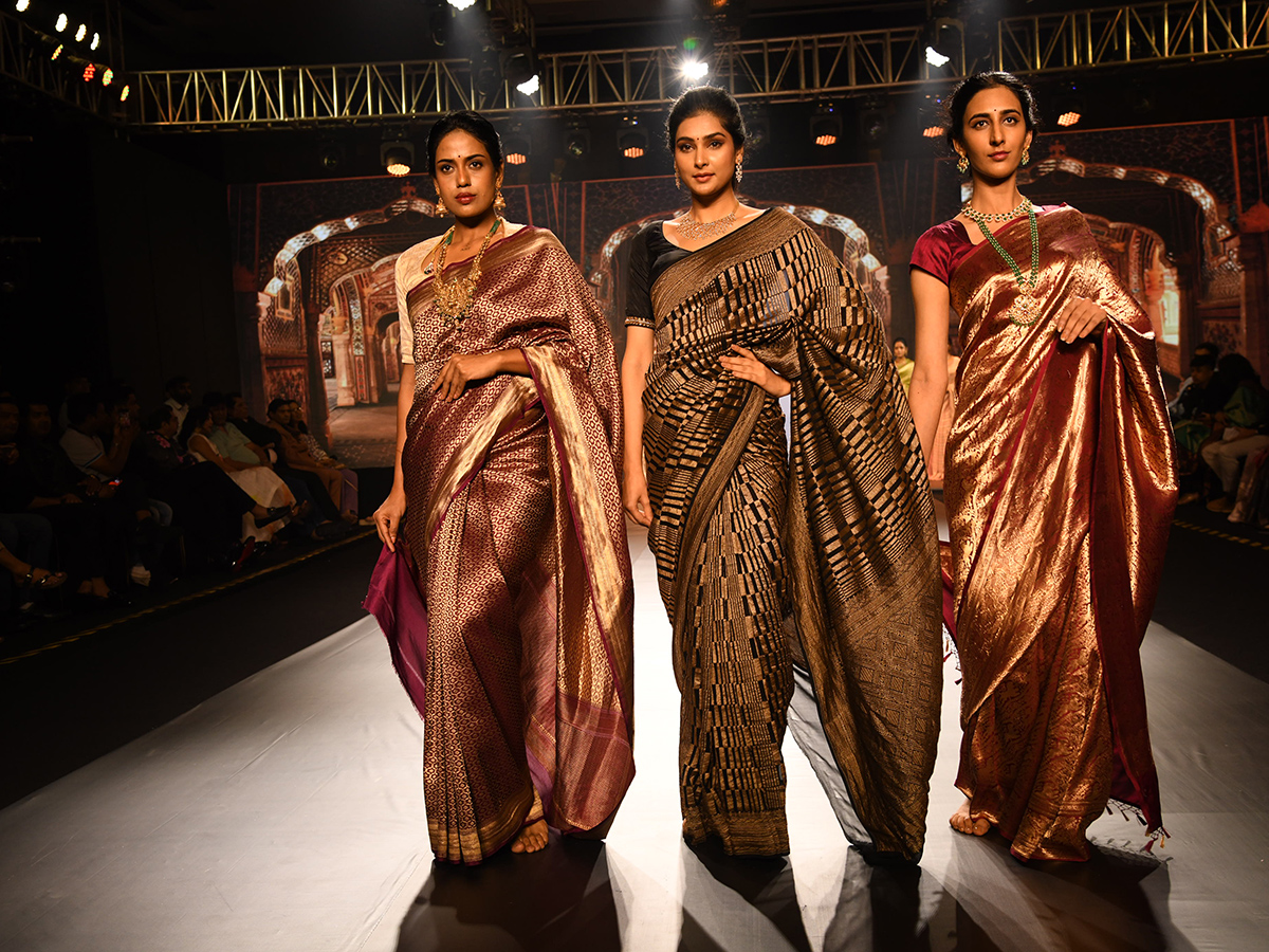 Hyderabad: Regina Cassandra, Eesha Rebba shine at Fashion Week Photos4