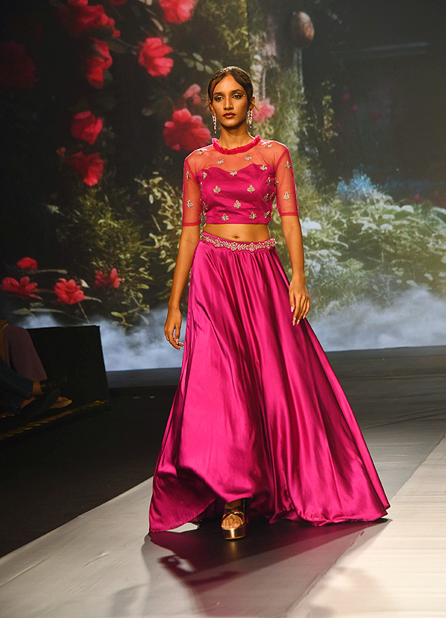 Hyderabad: Regina Cassandra, Eesha Rebba shine at Fashion Week Photos40