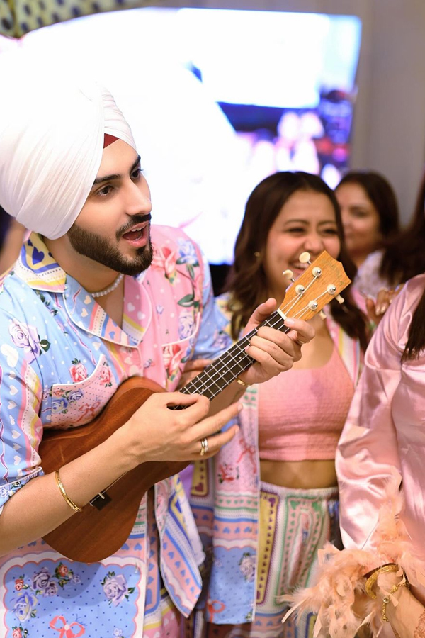 Bollywood Singer Neha Kakkar Celebrated Husband Rohanpreet Singh Birthday7