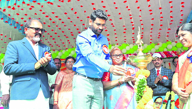 రాష్ట్రస్థాయిలో పతకాలు సాధించాలి1