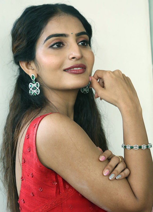 Actress Ananya Nagalla Latest Stills In Red Saree, Photos Gallery Goes Viral12