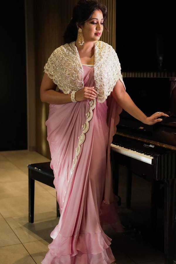 Singer Shreya Ghoshal Fabulous Look In Stylish Pink Saree6