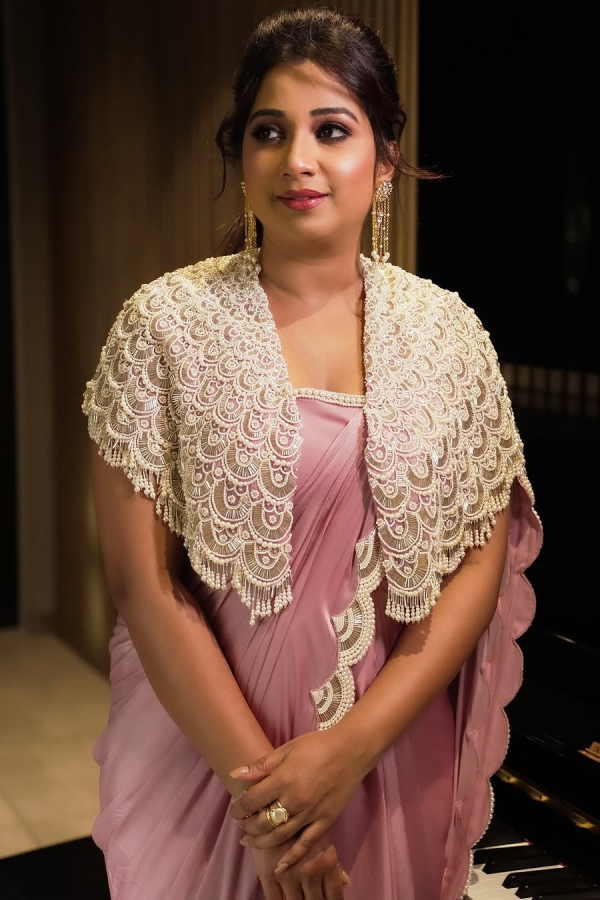 Singer Shreya Ghoshal Fabulous Look In Stylish Pink Saree7