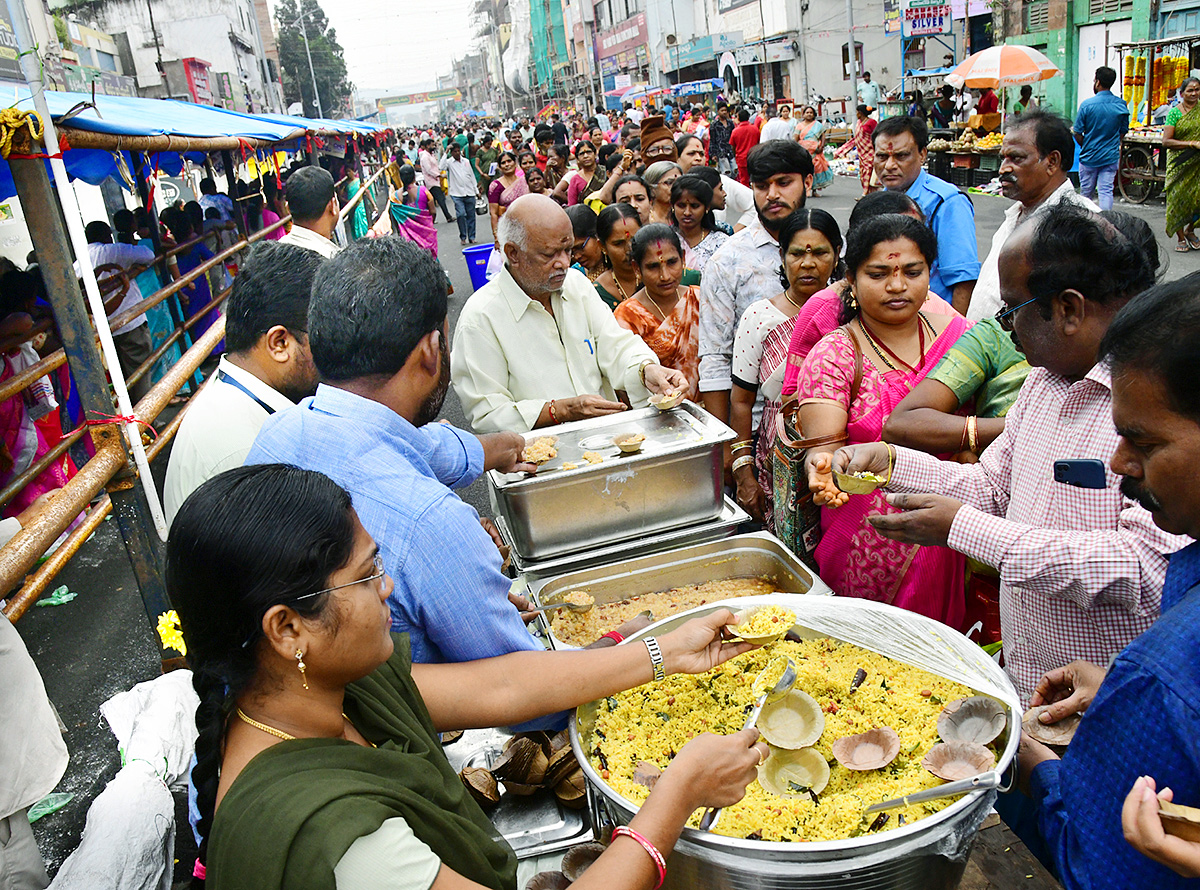 Sri Kanaka Mahalakshmi Temple Vizag photos goes viral9