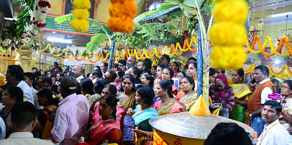 Sri Kanaka Mahalakshmi Temple Vizag photos goes viral14