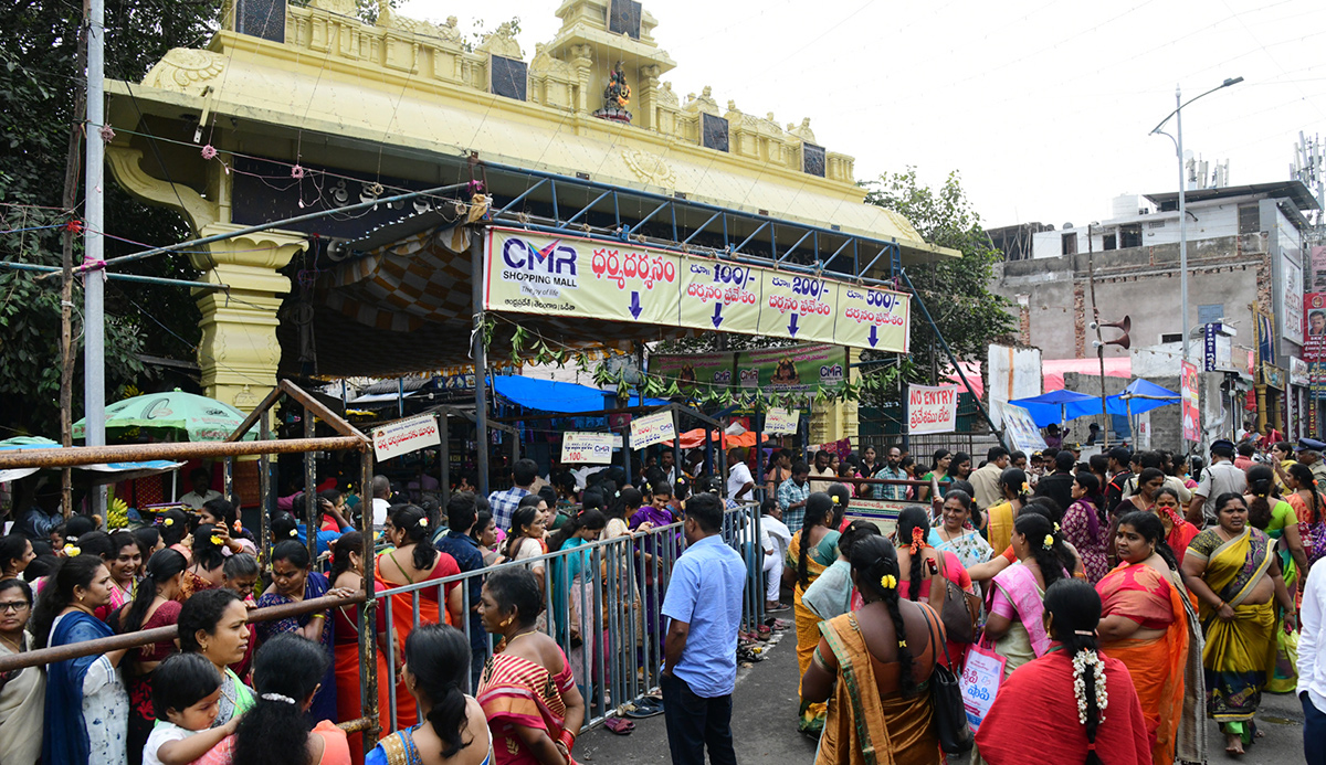 Sri Kanaka Mahalakshmi Temple Vizag photos goes viral8