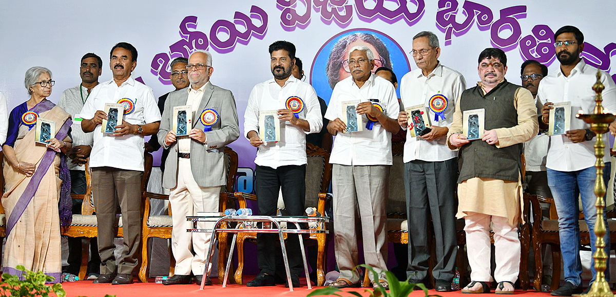 Telangana CM inaugurates 37th Hyderabad book fair15