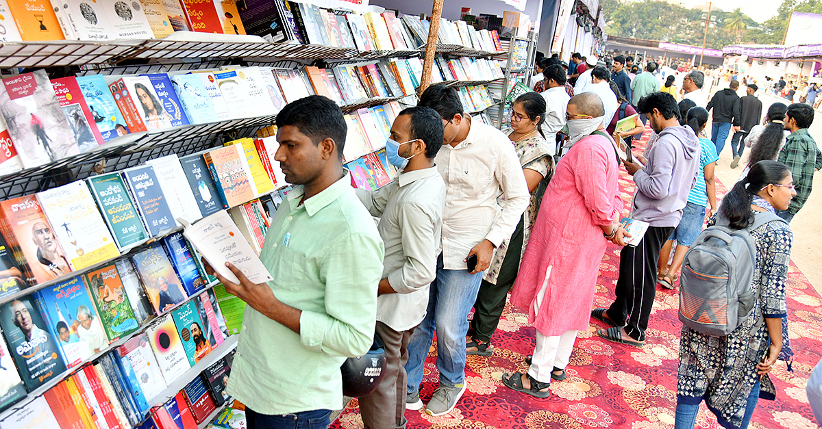 Telangana CM inaugurates 37th Hyderabad book fair17