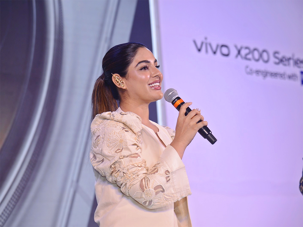 vivo x200 series launch in Actress Samyuktha Menon6