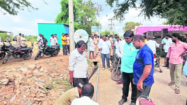 అధికారులకు చుక్కెదురు1