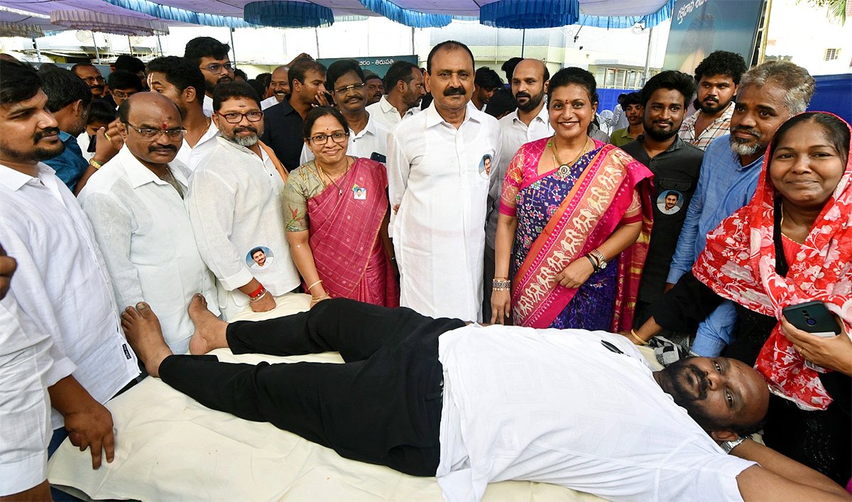 ys jagan mohan reddy birthday celebrations in andhra pradesh photos goes viral25