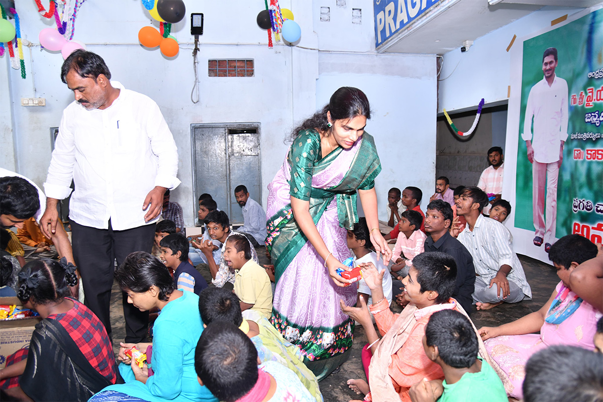 ys jagan mohan reddy birthday celebrations in andhra pradesh photos goes viral30