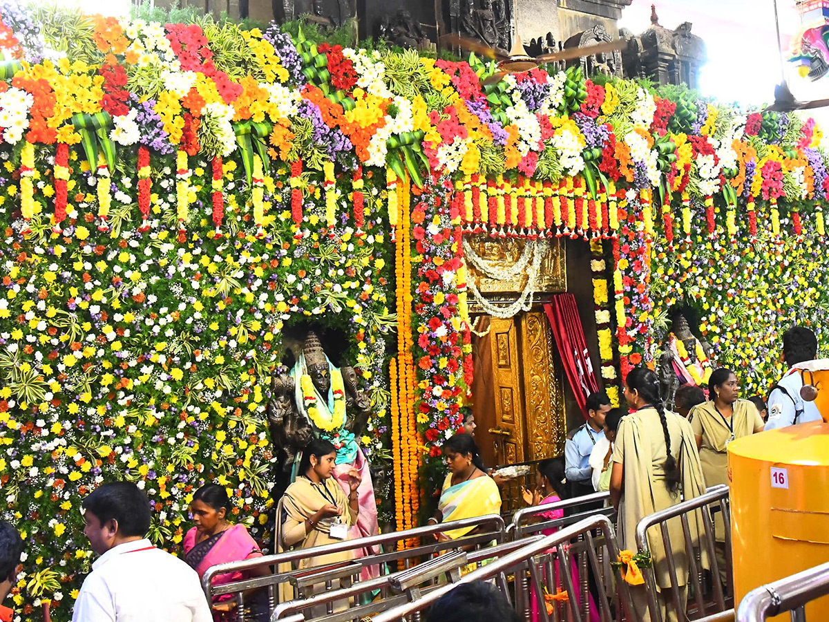 Bhavani Deeksha Viramana Starts At Durga Temple Vijayawada Photos17