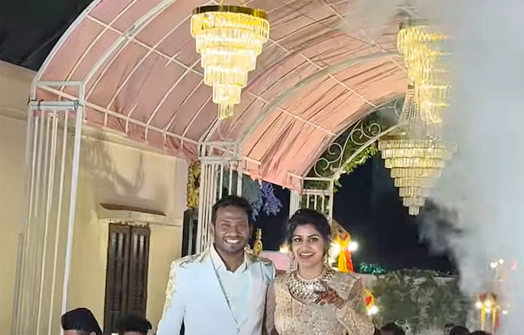 Grand Bigg boss 8 Soniya Akula, Yash Grand Wedding Photos3