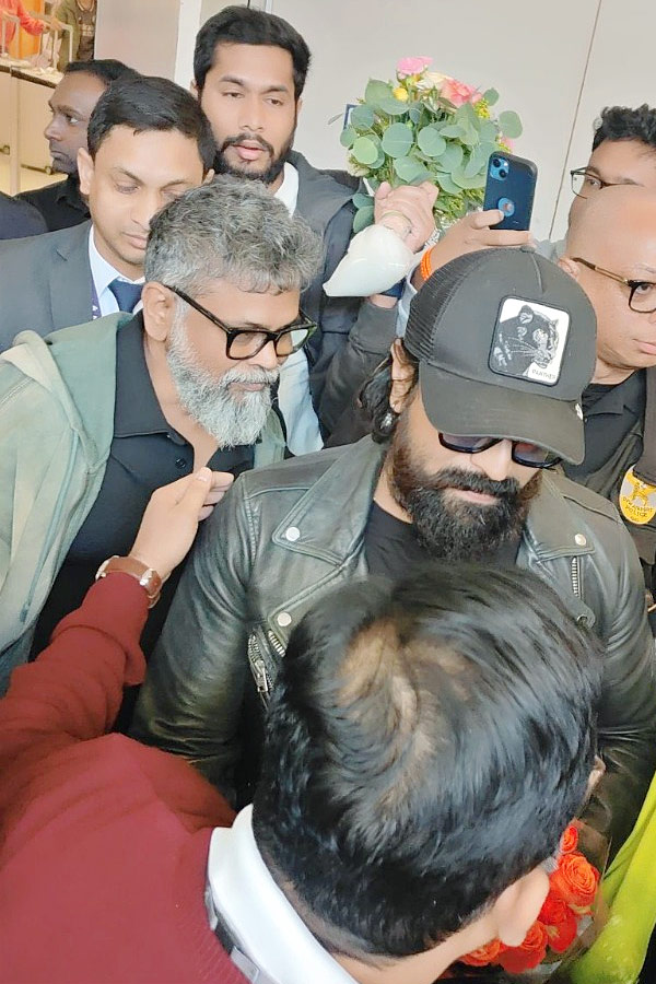 Ram Charan Departs for the USA for Game Changer Movie Event Photos Viral3