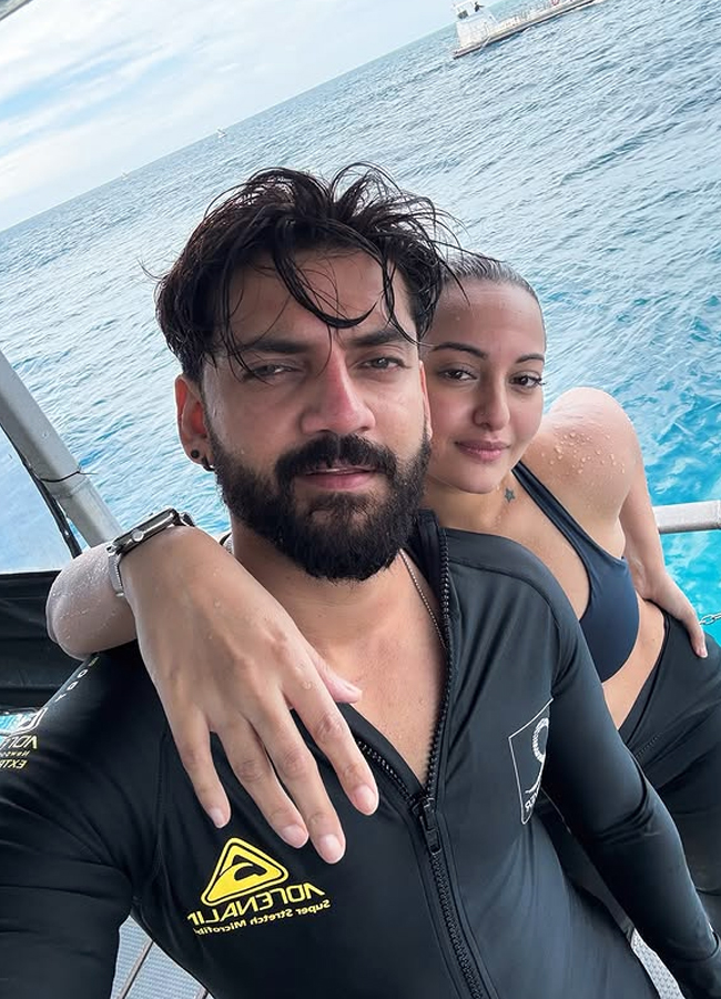 Actress Sonakshi Sinha adventures in the sea with her husband13