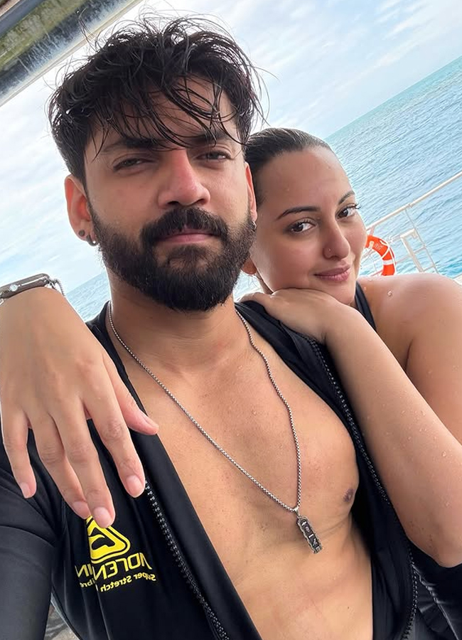 Actress Sonakshi Sinha adventures in the sea with her husband15