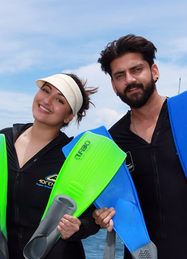 Actress Sonakshi Sinha adventures in the sea with her husband5