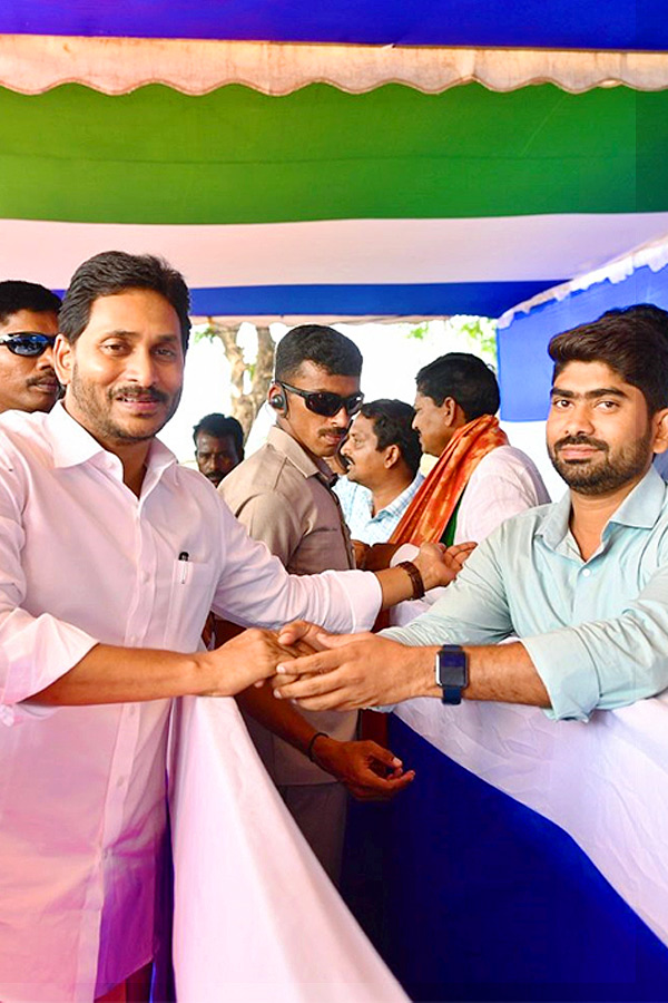 YS Jagan Birthday Special Photos With Fans2