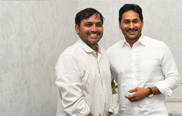 YS Jagan Birthday Special Photos With Fans15