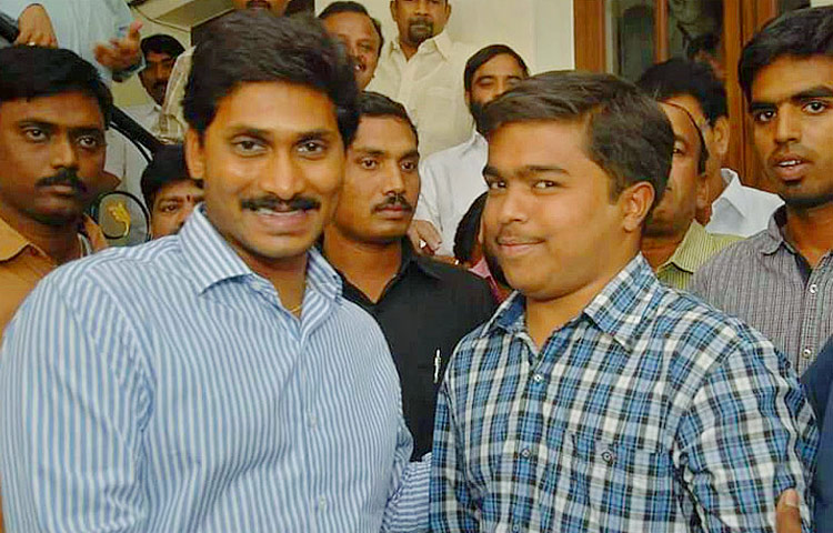 YS Jagan Birthday Special Photos With Fans16