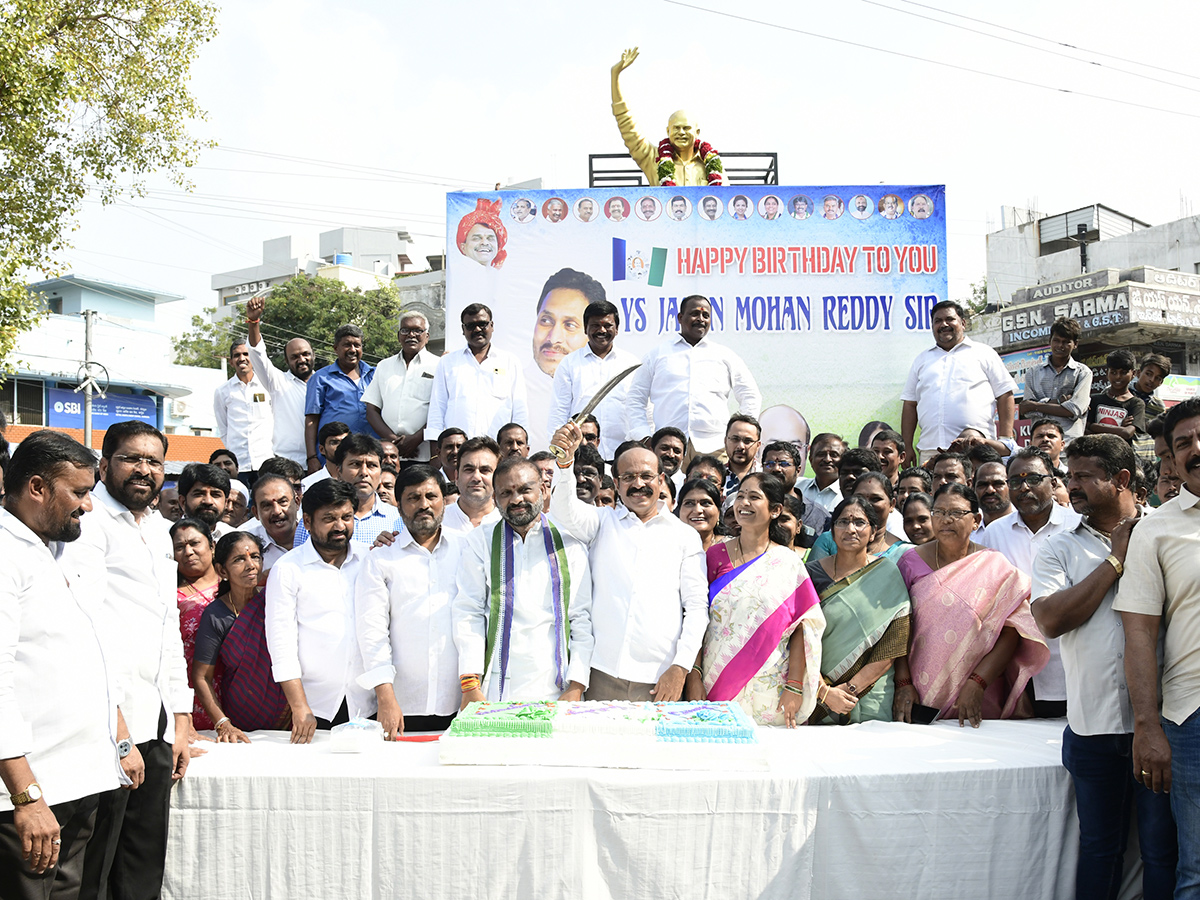 ys jagan mohan reddy birthday celebrations in andhra pradesh photos goes viral16